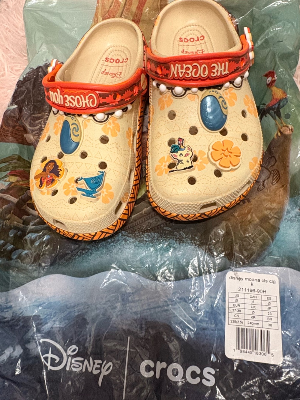Crocs Disney Moana Classic Clogs Kids 5 – Worn Once – Jibbitz Charms